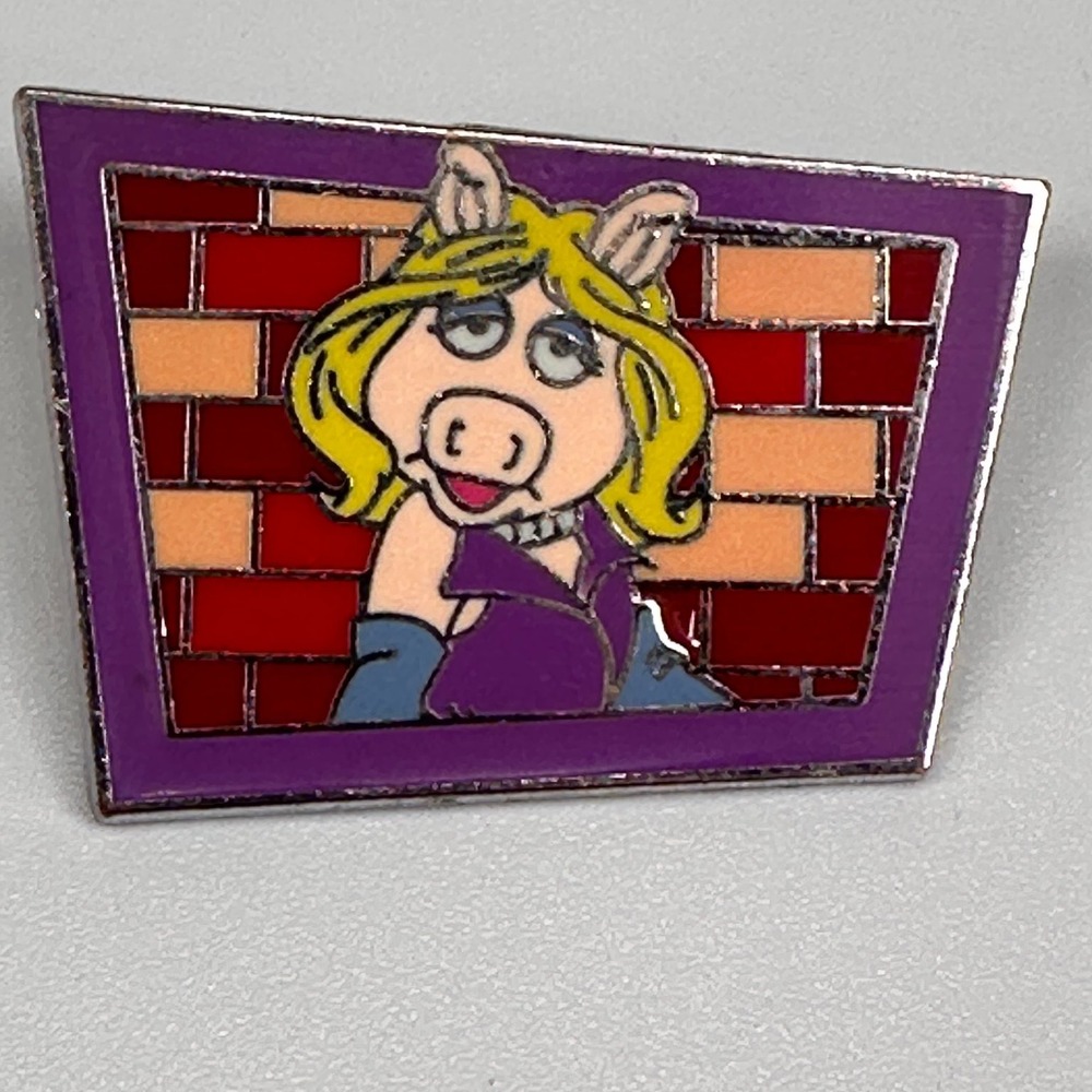 Disney Pin Muppets MISS PIGGY Frame Brick Wall 2013 Mystery 94513 Pin Trading - Picture 5 of 5